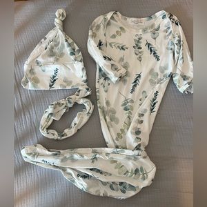 Sassy Jo’s Knotted Sleeper Gown with Hat and Bow